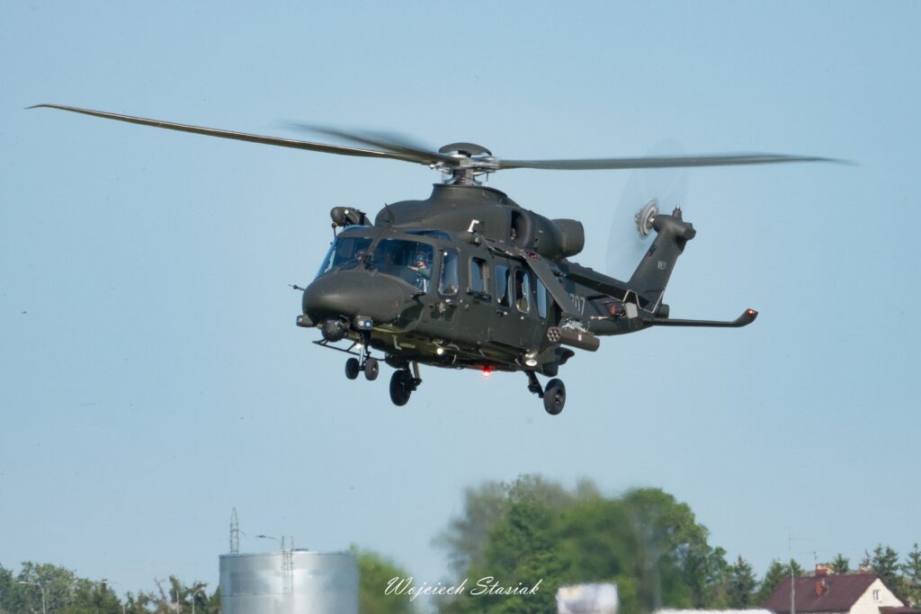 azm zlot heli 2025044