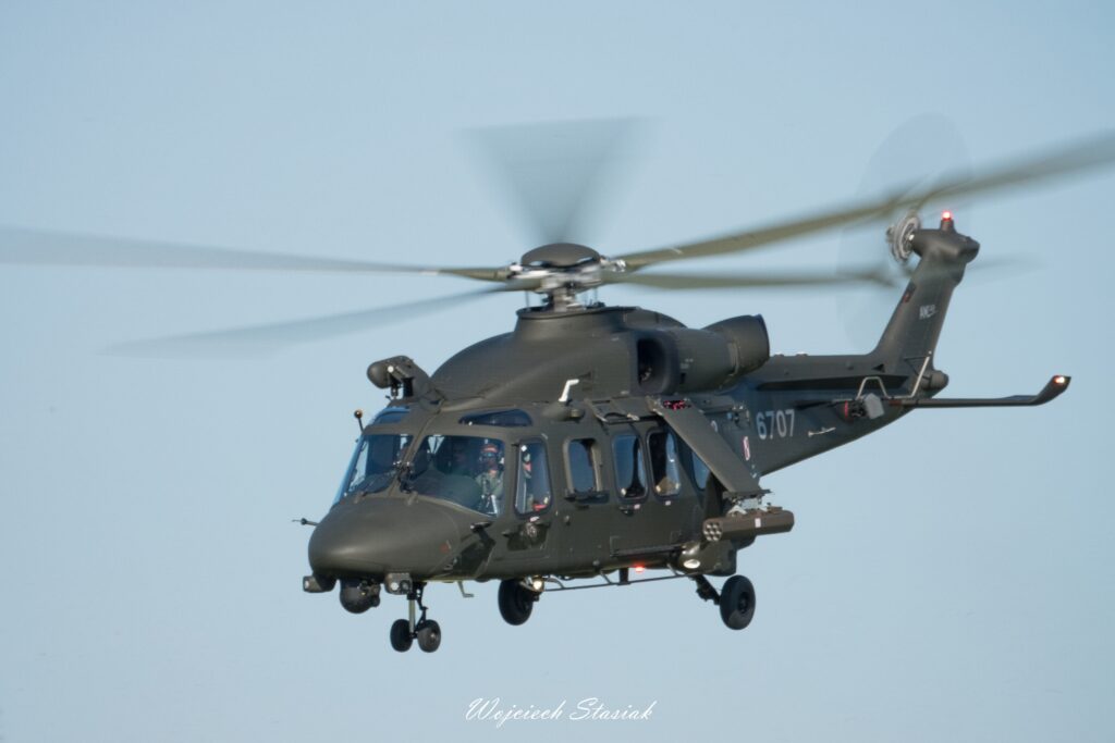 azm zlot heli 2025045